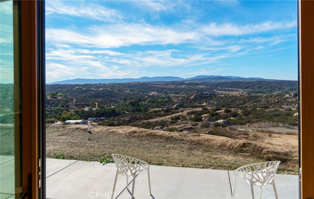 37219 Quarter Valley Road Temecula, CA 92592 - Photo 32 of 51 a view of a outdoor space