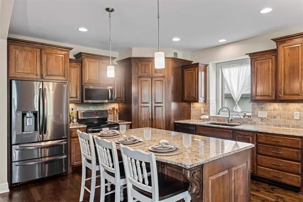 $599,900 | 3112 Northeast 92nd Street, Kansas City, MO 64156