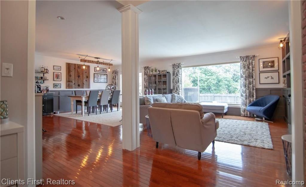 25236 Hopkins Road Farmington Hills, MI 48335 - Photo 5 of 53
