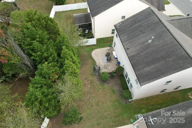 a view of a small yard