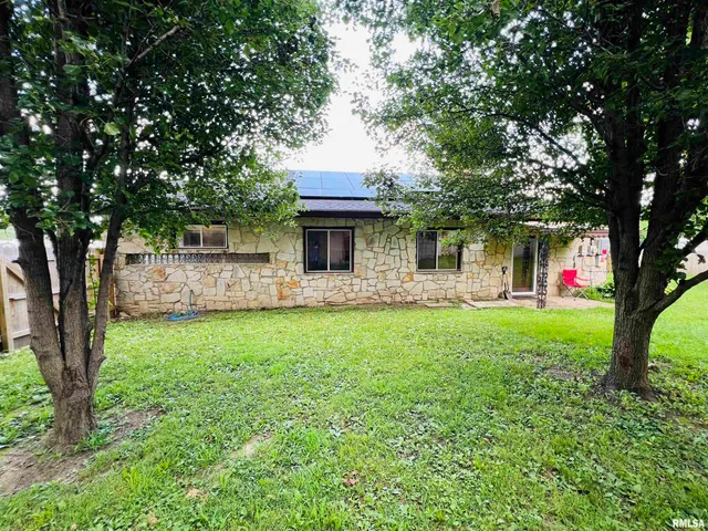 $145,000 | 385 3rd Street, Omaha, IL 62871