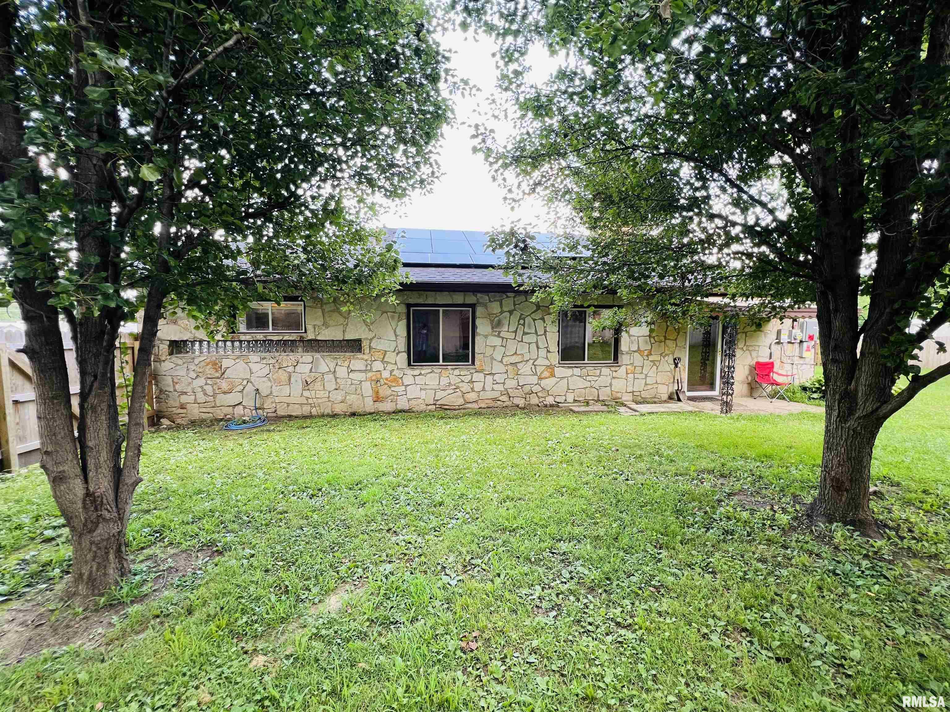 385 3rd Street Omaha, IL 62871 - Photo 11 of 26