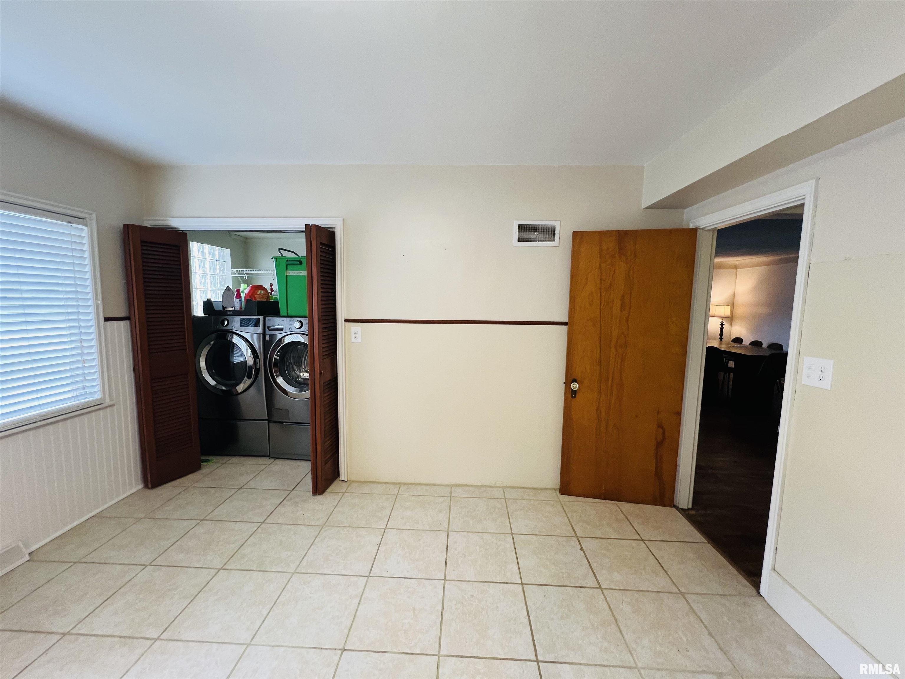 385 3rd Street Omaha, IL 62871 - Photo 15 of 26