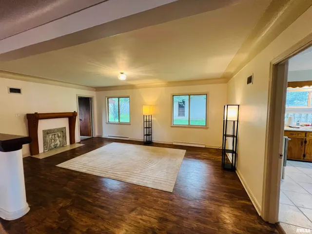 $145,000 | 385 3rd Street, Omaha, IL 62871