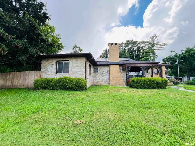 $145,000 | 385 3rd Street, Omaha, IL 62871