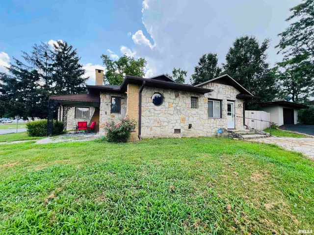 $145,000 | 385 3rd Street, Omaha, IL 62871