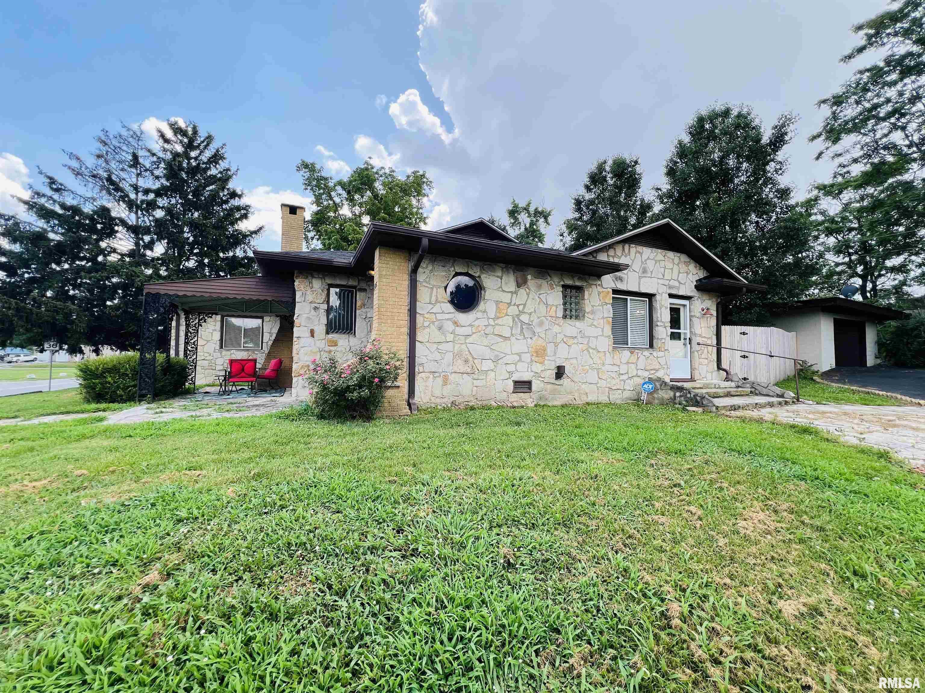 385 3rd Street Omaha, IL 62871 - Photo 3 of 26