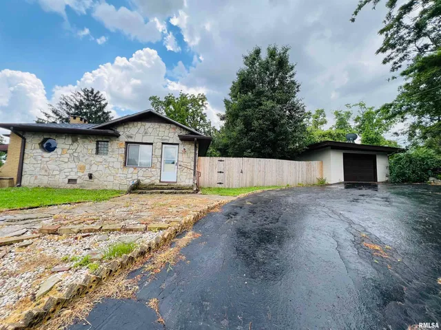 $145,000 | 385 3rd Street, Omaha, IL 62871