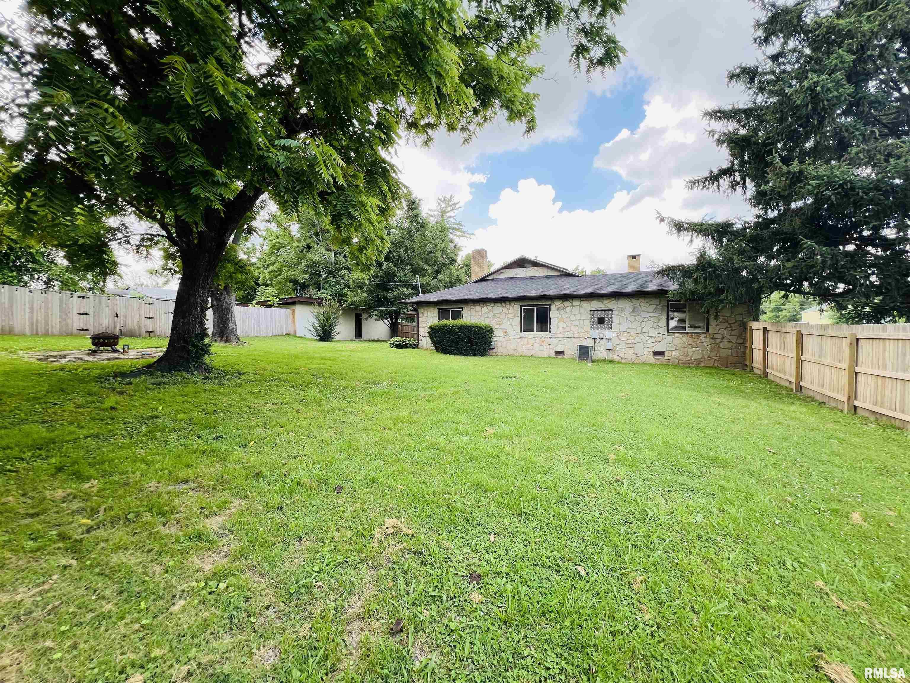 385 3rd Street Omaha, IL 62871 - Photo 7 of 26