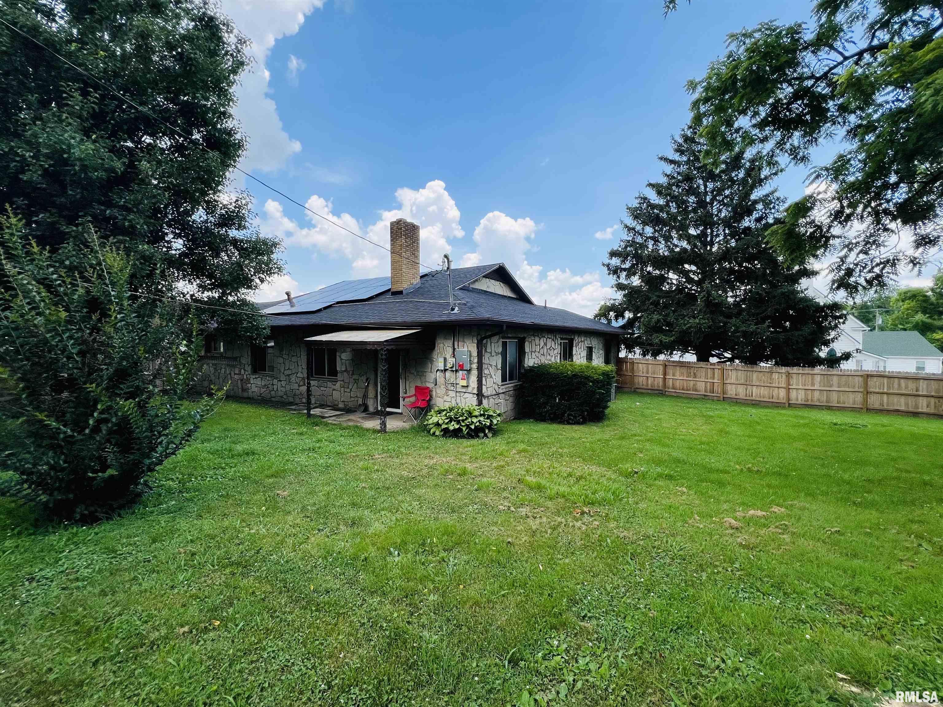 385 3rd Street Omaha, IL 62871 - Photo 10 of 26