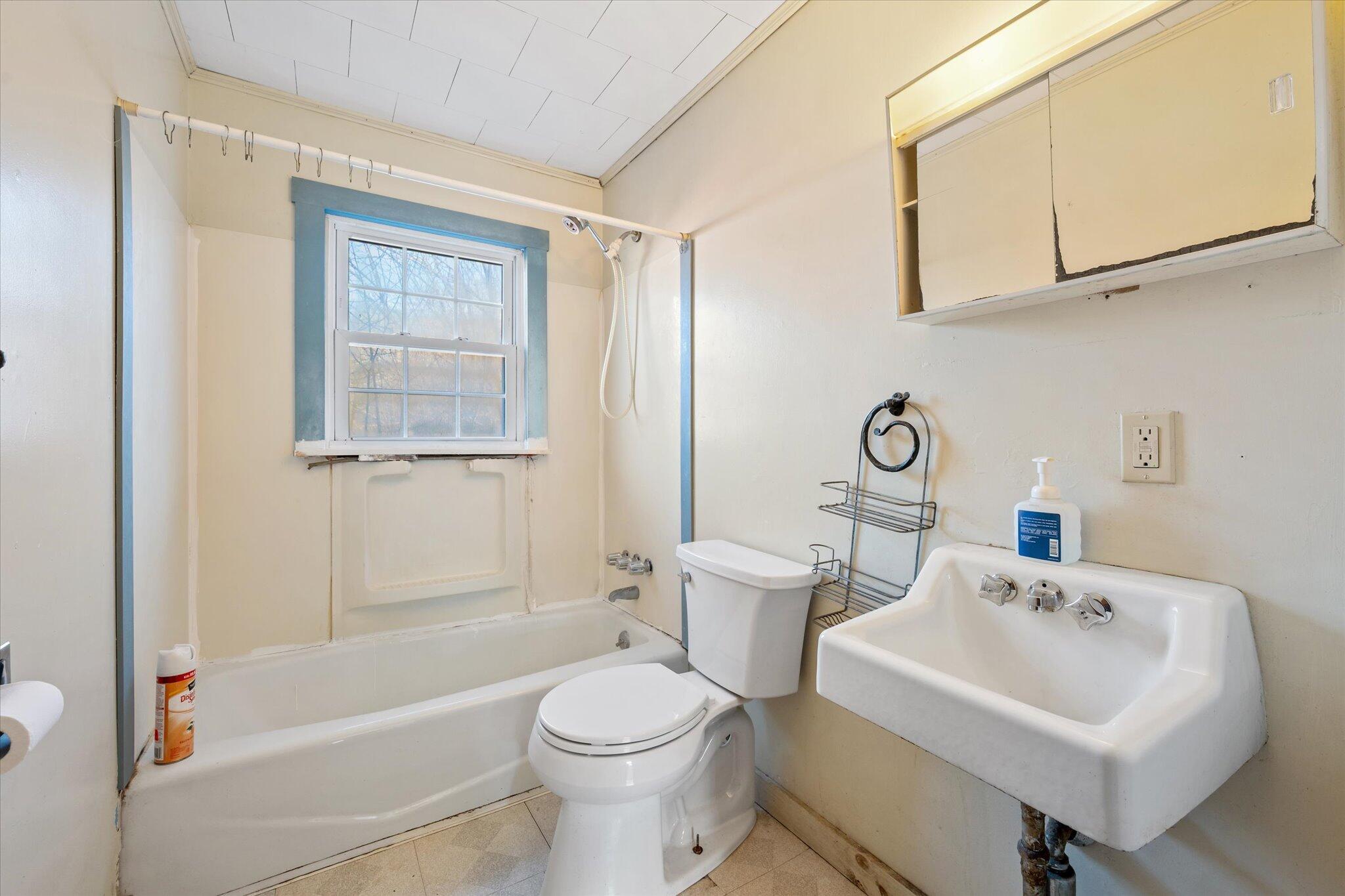 58 Washington Street Ellsworth, ME 04605 - Photo 15 of 29 15-Bathroom