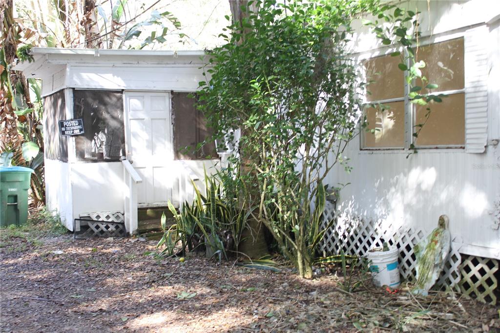 770 Snow Hill Road Geneva, FL 32732 - Photo 2 of 16 a view of a house with a yard