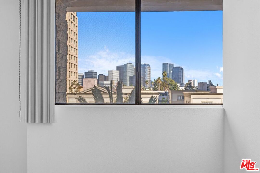 10535 Wilshire Boulevard, Unit 801 Los Angeles, CA 90024 - Photo 19 of 53 a view of a balcony with city view