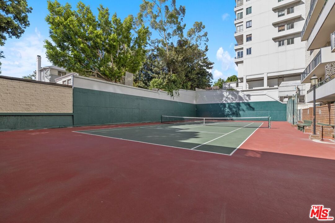 10535 Wilshire Boulevard, Unit 801 Los Angeles, CA 90024 - Photo 36 of 53 a view of a tennis ground