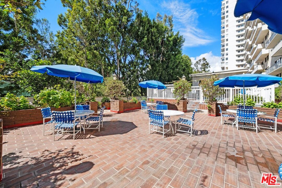 10535 Wilshire Boulevard, Unit 801 Los Angeles, CA 90024 - Photo 38 of 53 a view of a tables and chairs under an umbrella in patio