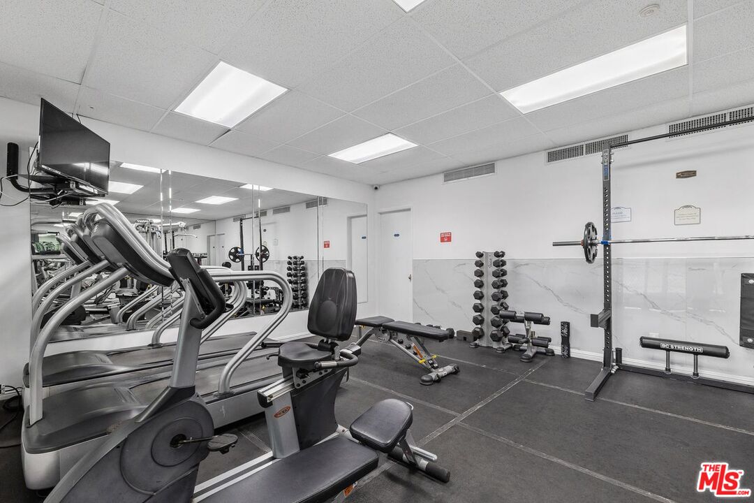10535 Wilshire Boulevard, Unit 801 Los Angeles, CA 90024 - Photo 40 of 53 a view of a room with gym equipment