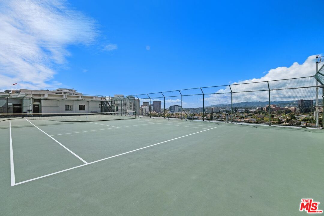 10535 Wilshire Boulevard, Unit 801 Los Angeles, CA 90024 - Photo 43 of 53 a view of a tennis court