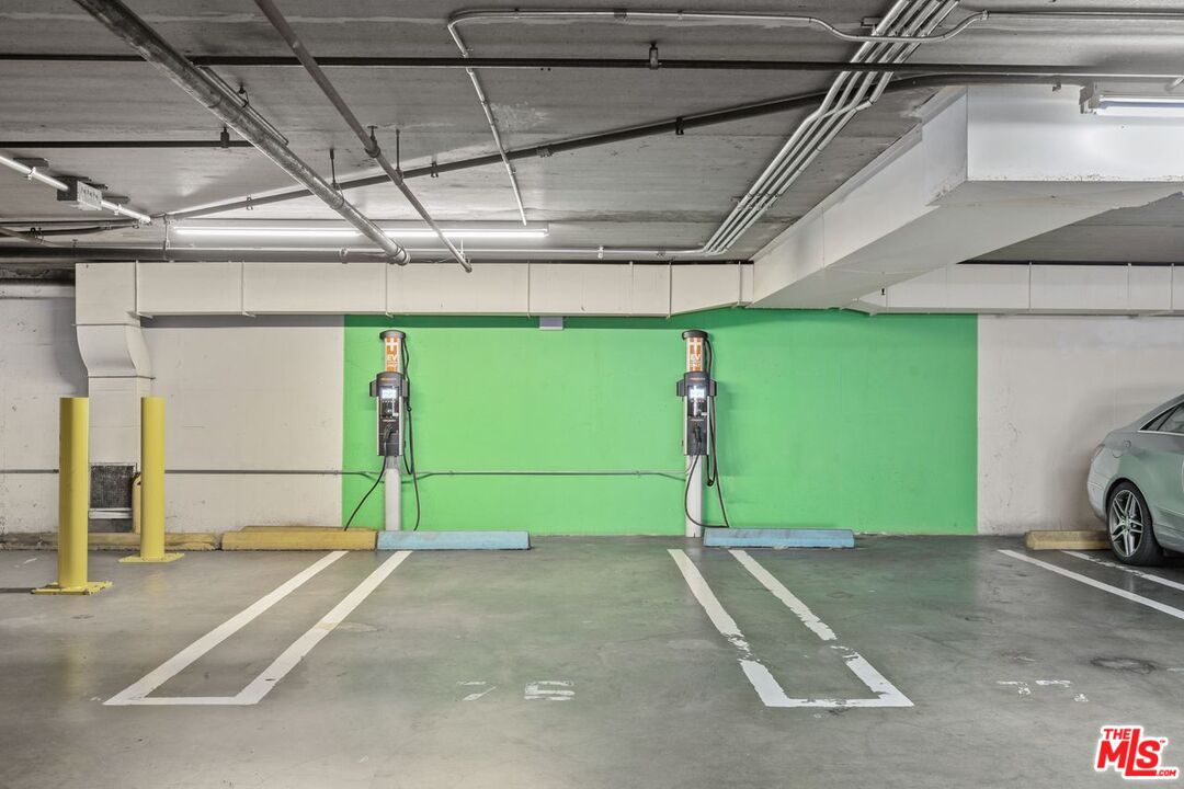 10535 Wilshire Boulevard, Unit 801 Los Angeles, CA 90024 - Photo 48 of 53 a view of a garage