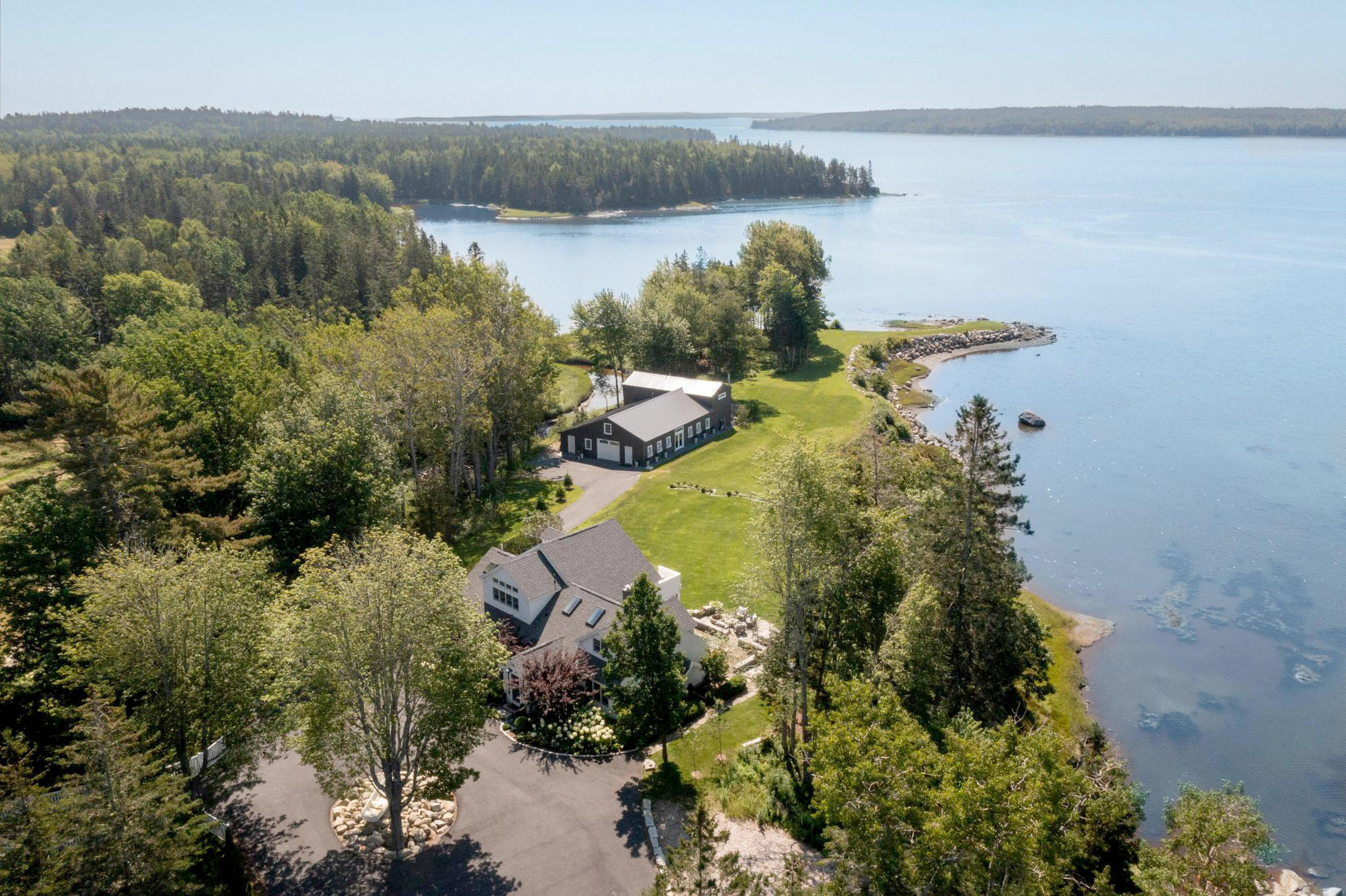 3 Flye Point Road Brooklin, ME 04616 - Photo 4 of 50 BrooklinHouse_2024_048