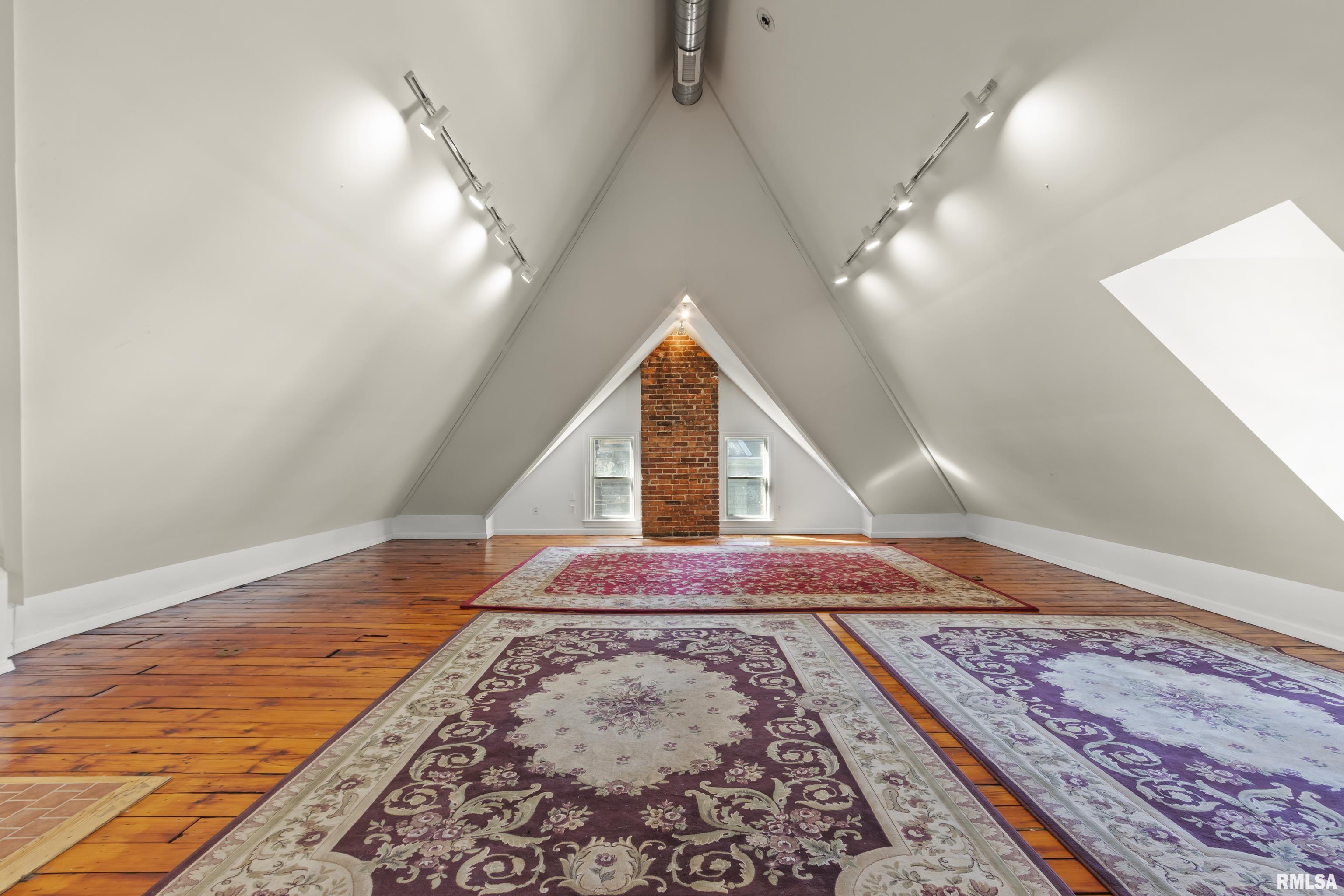 528 West High Street Peoria, IL 61606 - Photo 35 of 54