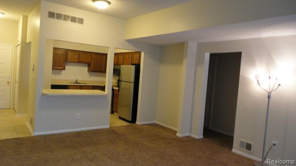 11747 Sycamore Road, Unit 12 Plymouth, MI 48170 - Photo 4 of 14 DSC01785.jpg
