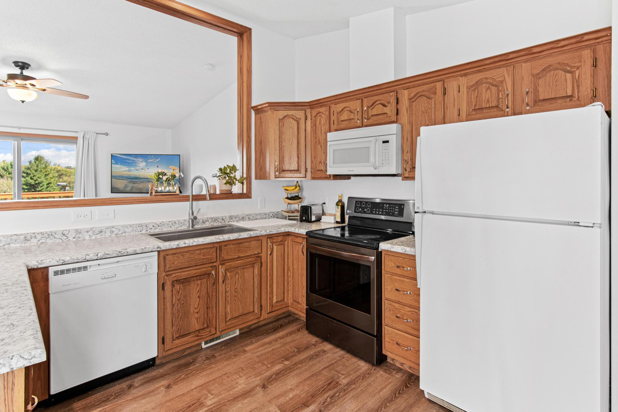 1016 West Ridge Court New Richmond, WI 54017 - Photo 4 of 30