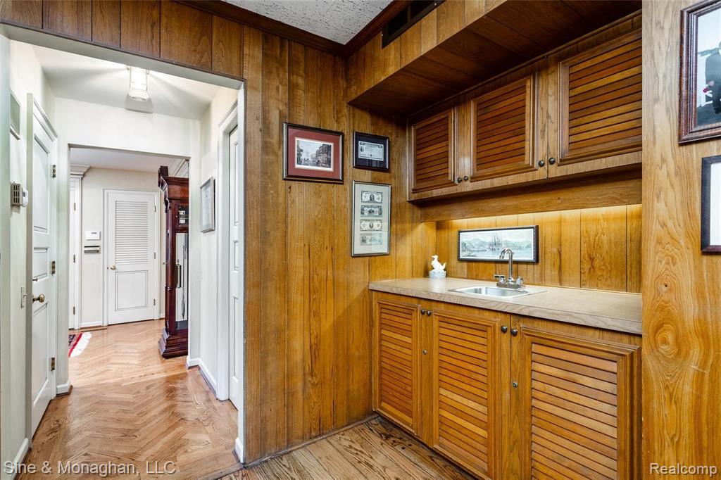523 Thorntree Road Grosse Pointe Woods, MI 48236 - Photo 17 of 59