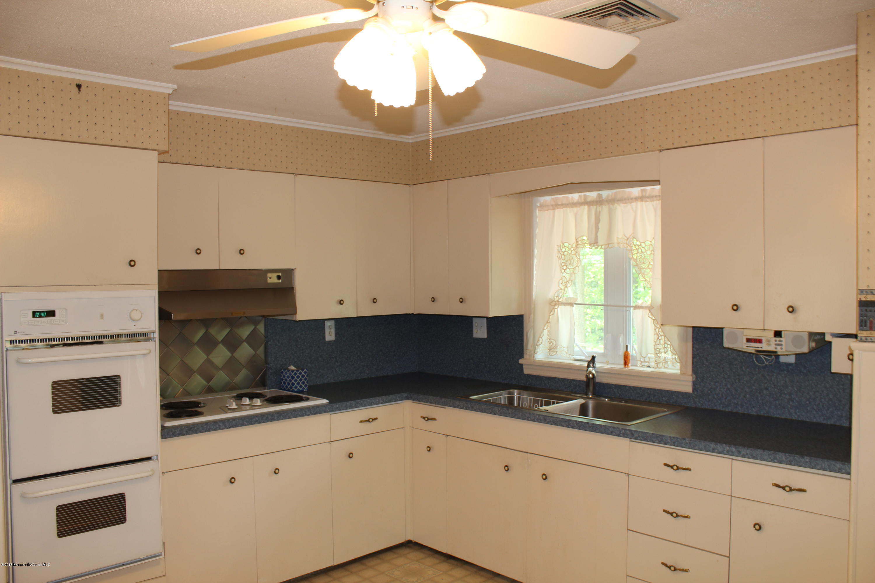 340 Middle Road Hazlet, NJ 07730 - Photo 2 of 15 IMG_0406 - Copy