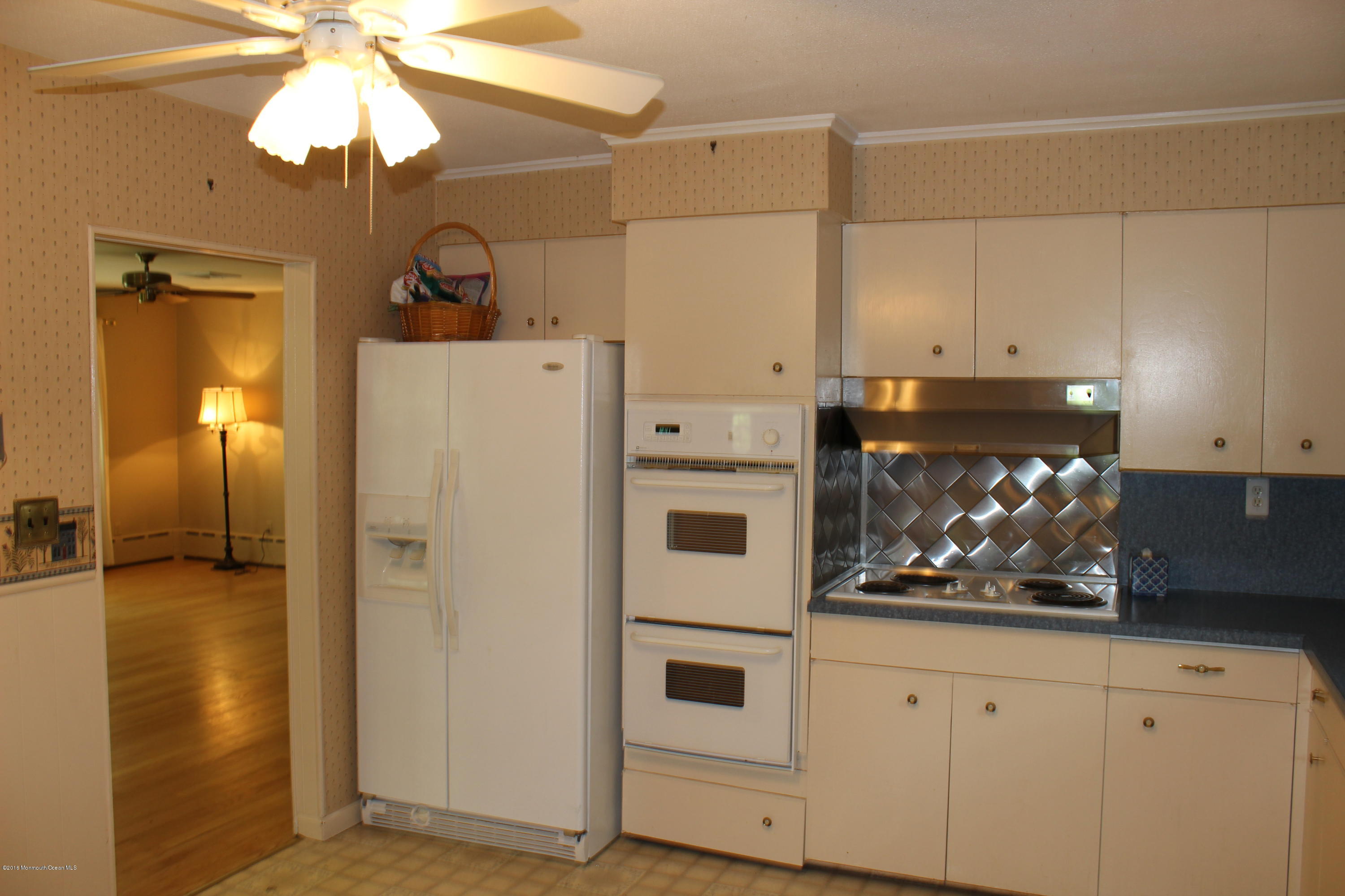 340 Middle Road Hazlet, NJ 07730 - Photo 3 of 15 IMG_0407 - Copy