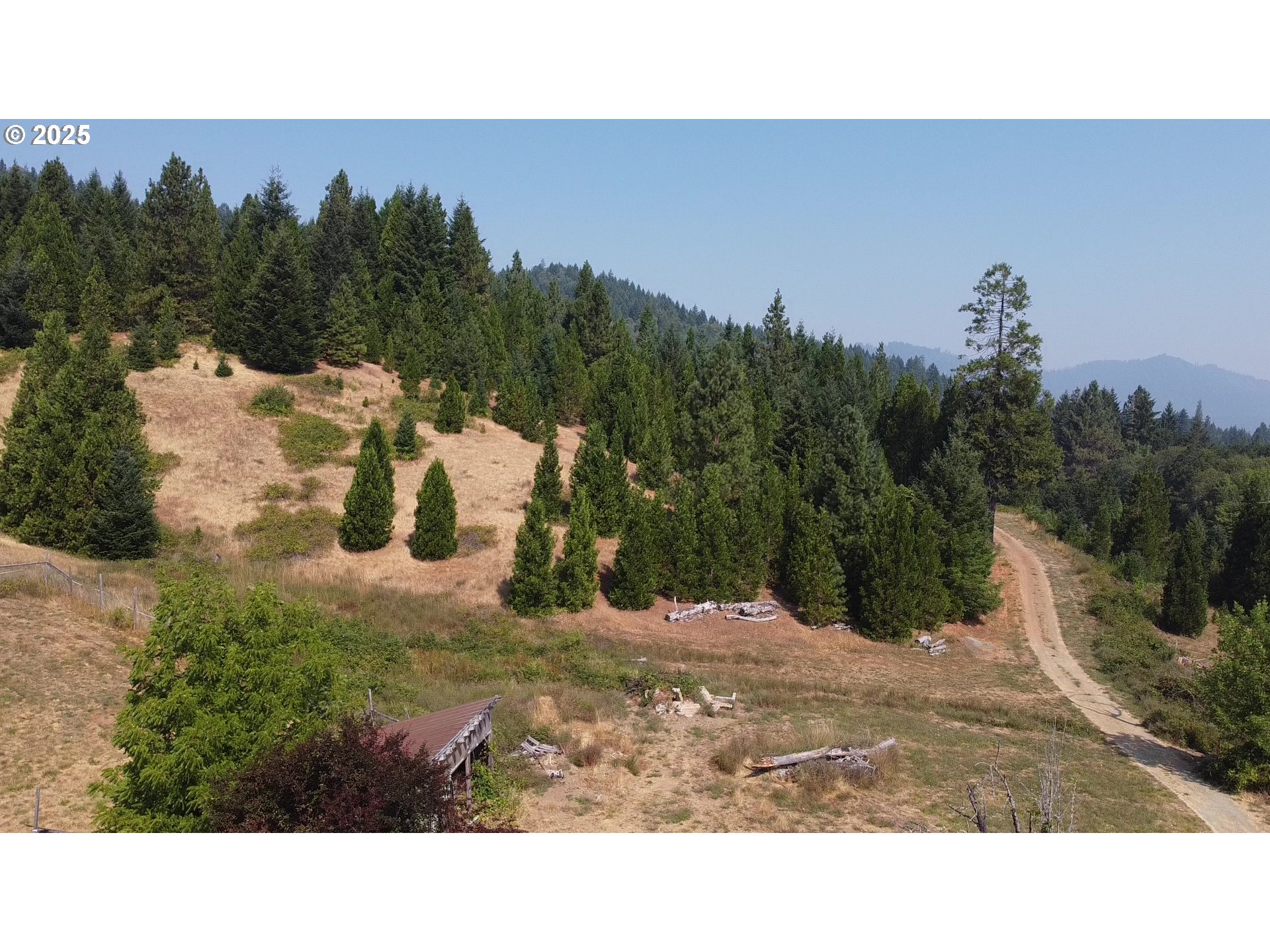 911 Tunnel Road Glendale, OR 97442 - Photo 12 of 29 a outdoor view