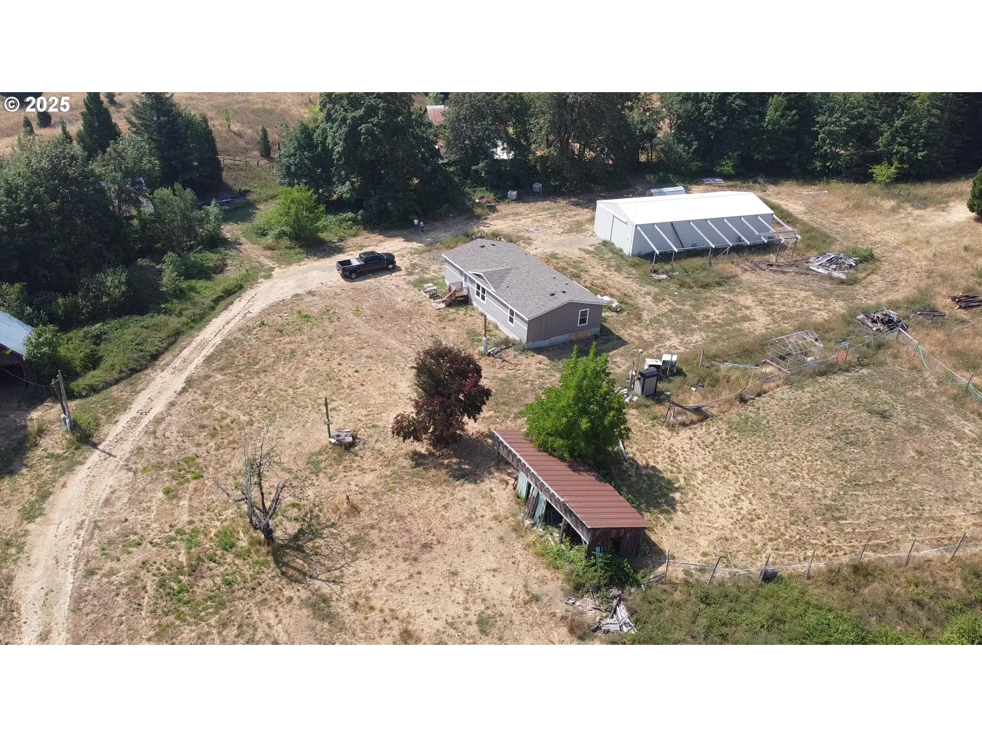 911 Tunnel Road Glendale, OR 97442 - Photo 2 of 29