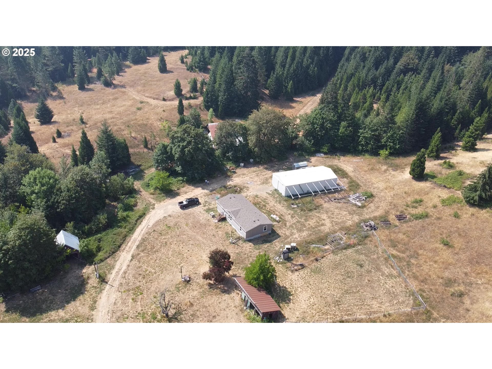 911 Tunnel Road Glendale, OR 97442 - Photo 3 of 29 a view of a backyard