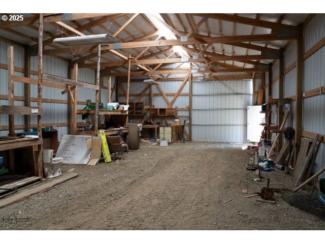 911 Tunnel Road Glendale, OR 97442 - Photo 7 of 29 a view of a room with gym equipment