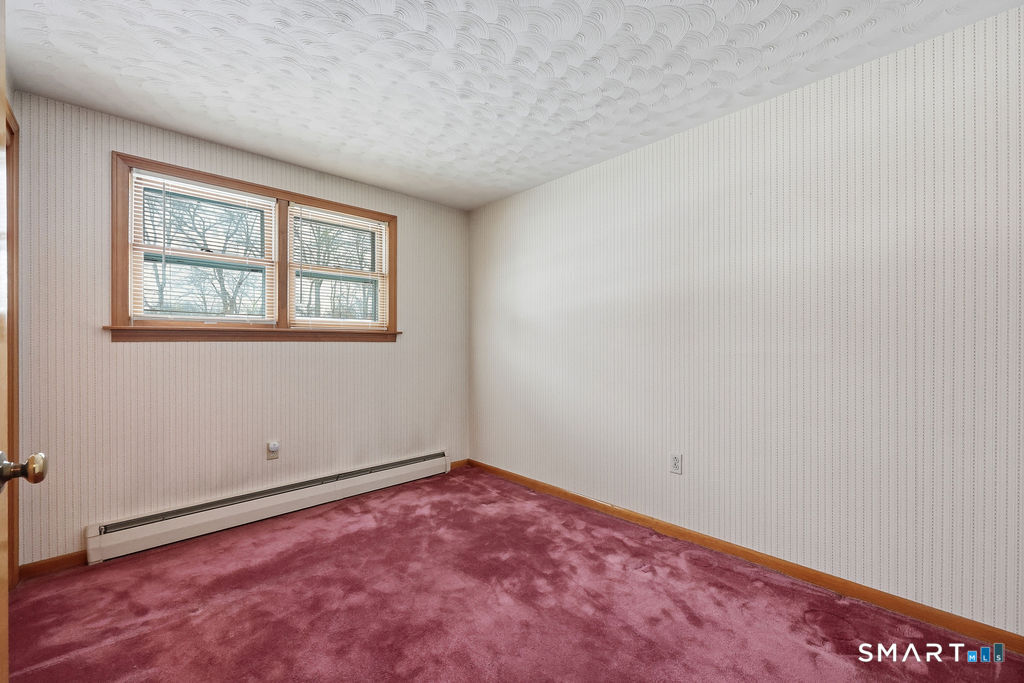 24 Iroquois Road Enfield, CT 06082 - Photo 11 of 38