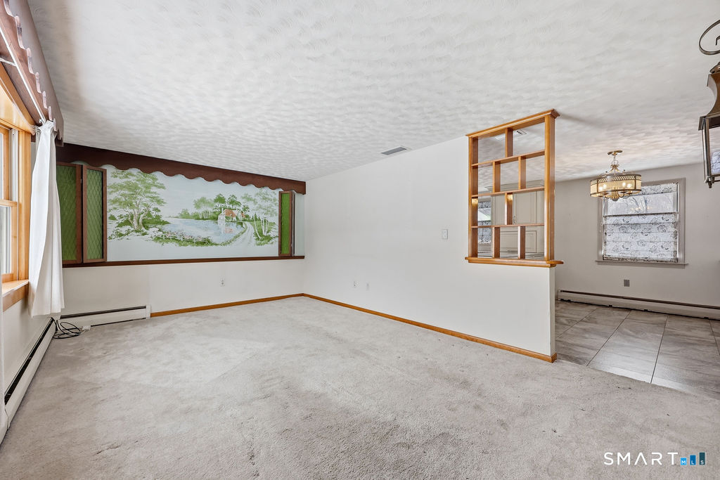 24 Iroquois Road Enfield, CT 06082 - Photo 14 of 38