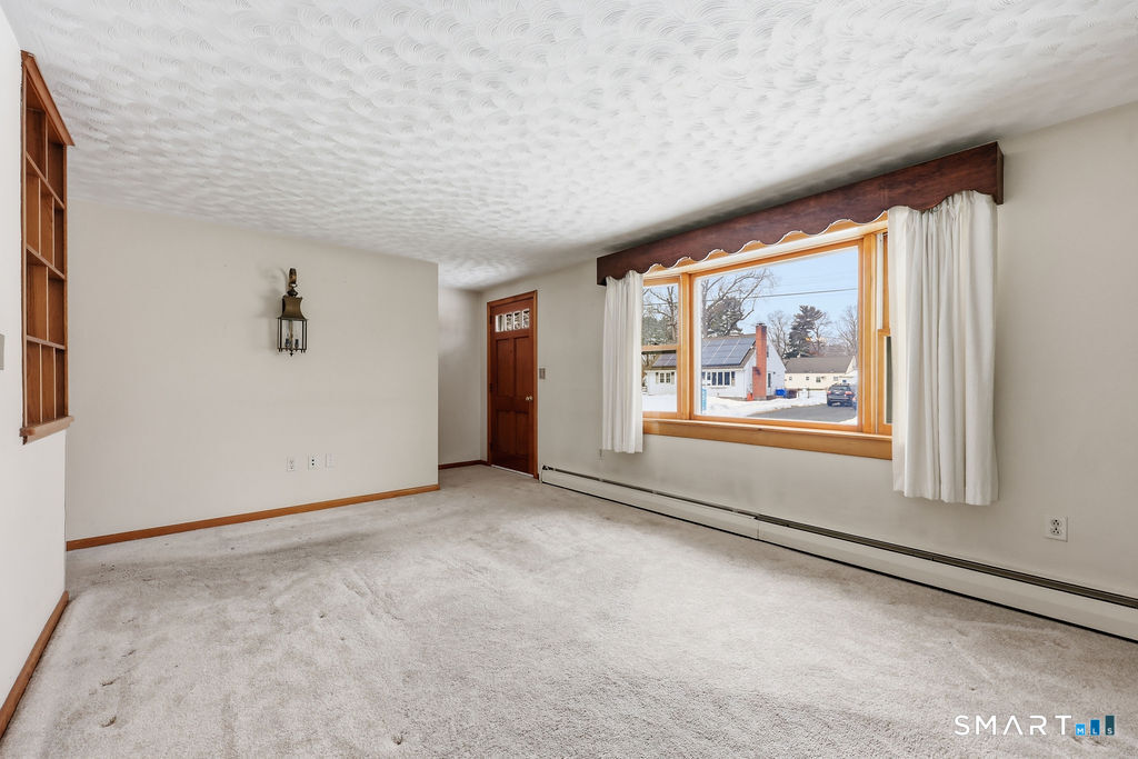 24 Iroquois Road Enfield, CT 06082 - Photo 15 of 38