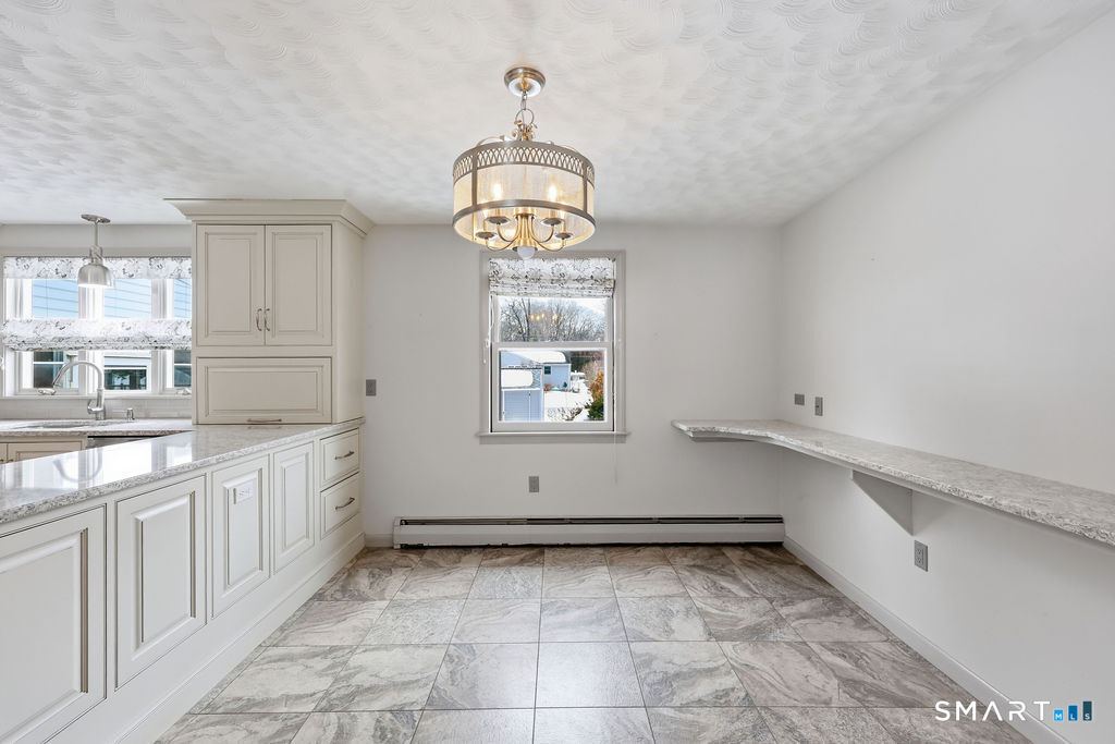 24 Iroquois Road Enfield, CT 06082 - Photo 18 of 38