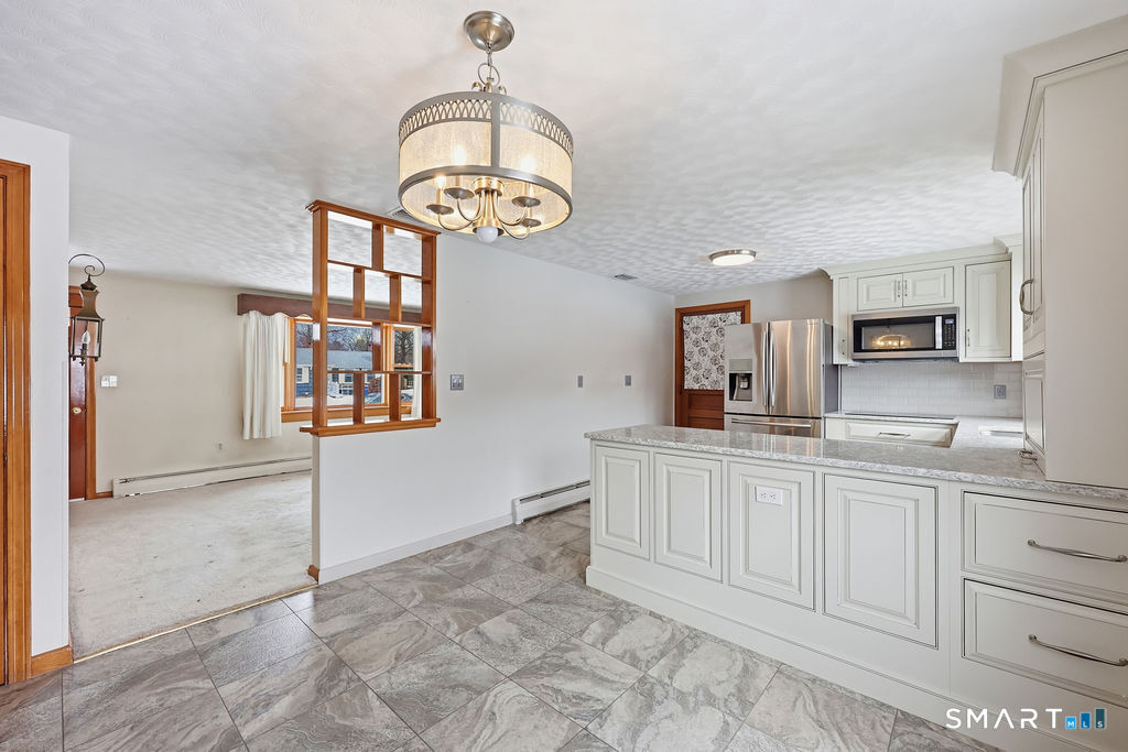 24 Iroquois Road Enfield, CT 06082 - Photo 19 of 38