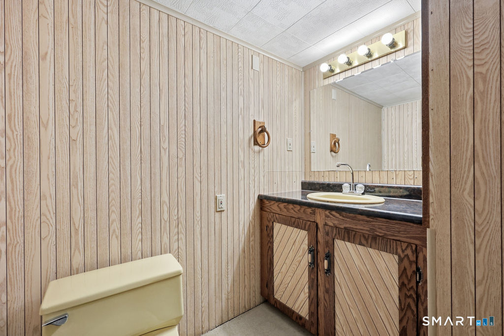 24 Iroquois Road Enfield, CT 06082 - Photo 27 of 38