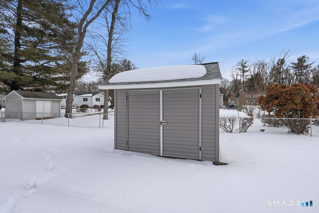 24 Iroquois Road Enfield, CT 06082 - Photo 35 of 38