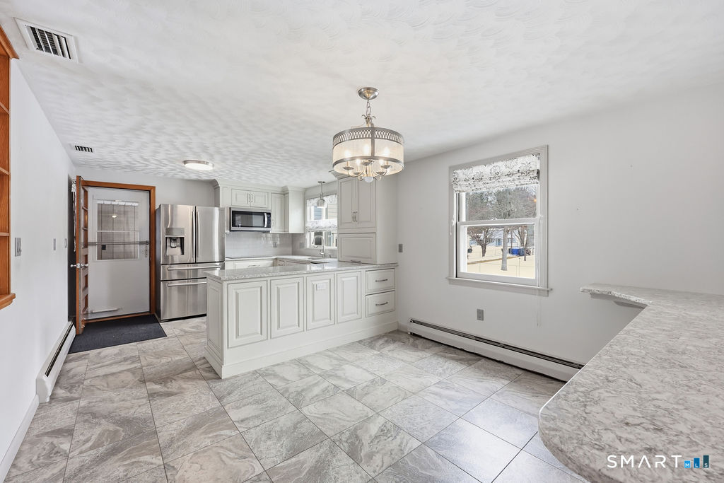 24 Iroquois Road Enfield, CT 06082 - Photo 5 of 38