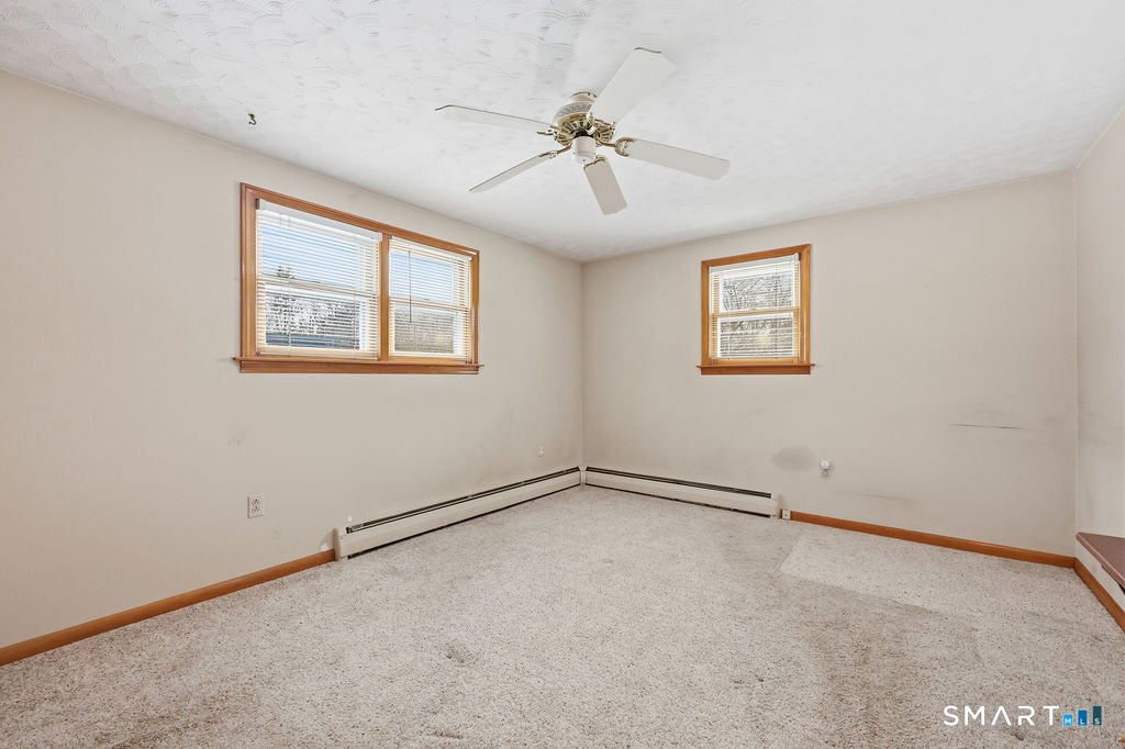 24 Iroquois Road Enfield, CT 06082 - Photo 6 of 38