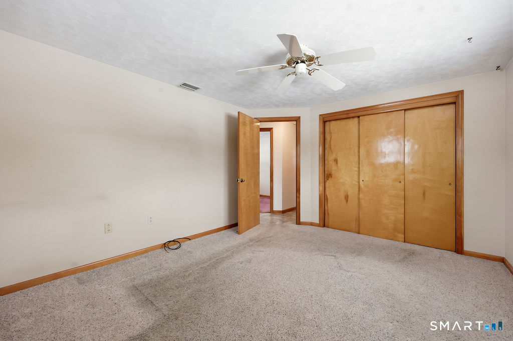 24 Iroquois Road Enfield, CT 06082 - Photo 7 of 38