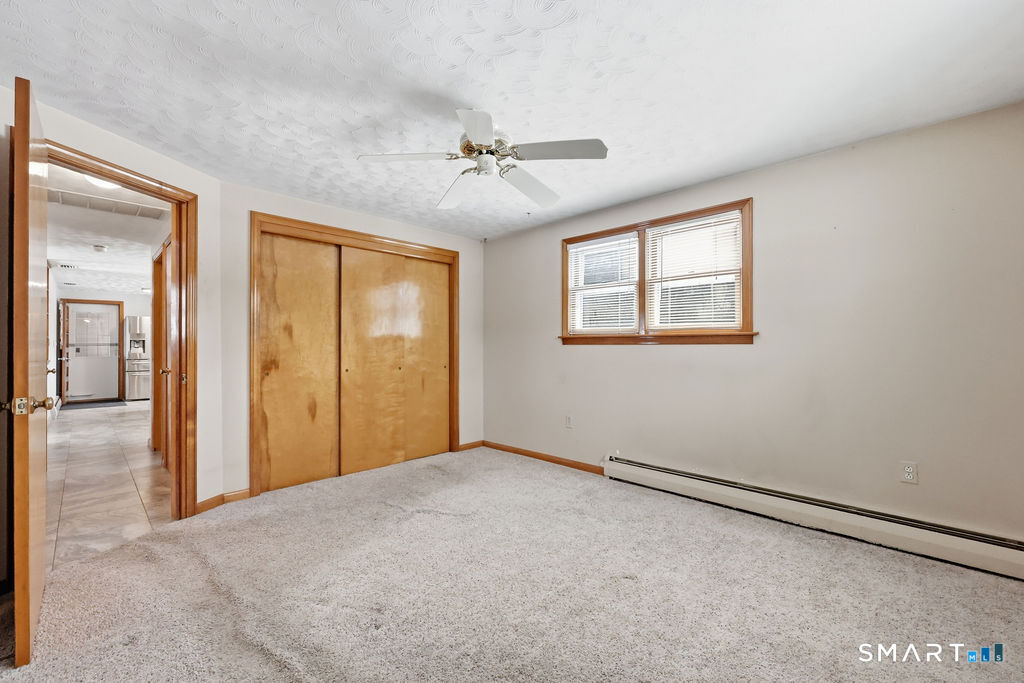 24 Iroquois Road Enfield, CT 06082 - Photo 8 of 38