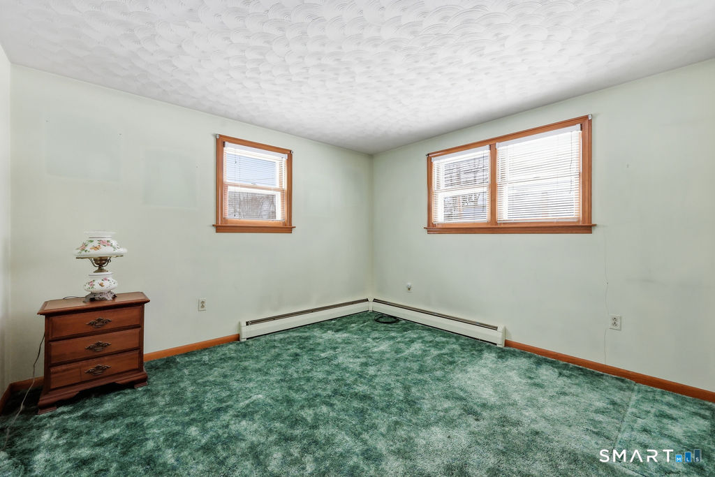 24 Iroquois Road Enfield, CT 06082 - Photo 9 of 38