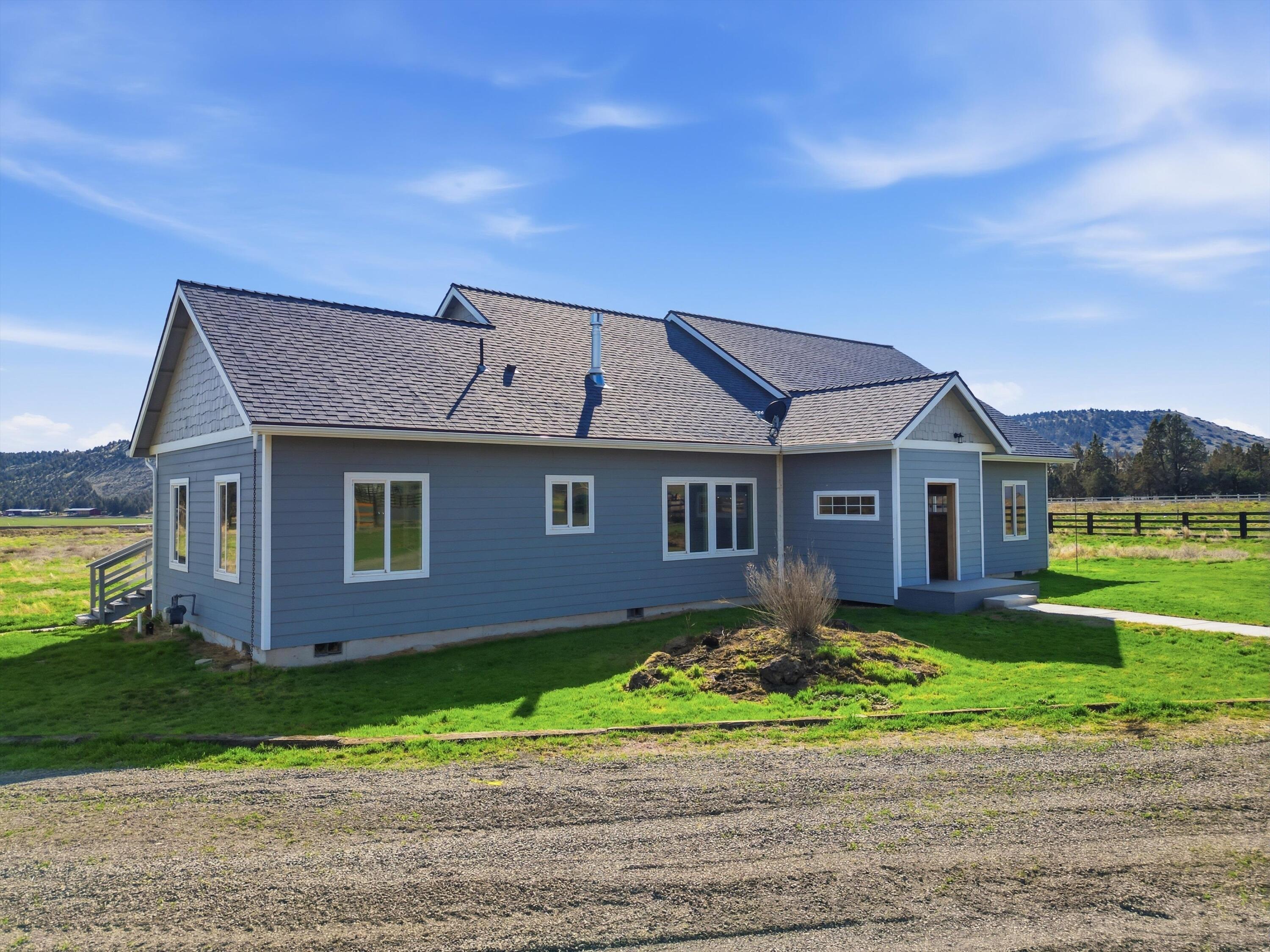 8905 Northwest Elizabeth Way Prineville, OR 97754 - Photo 3 of 45 10-2875652_8905_nw_elizabeth_way_-_sonya