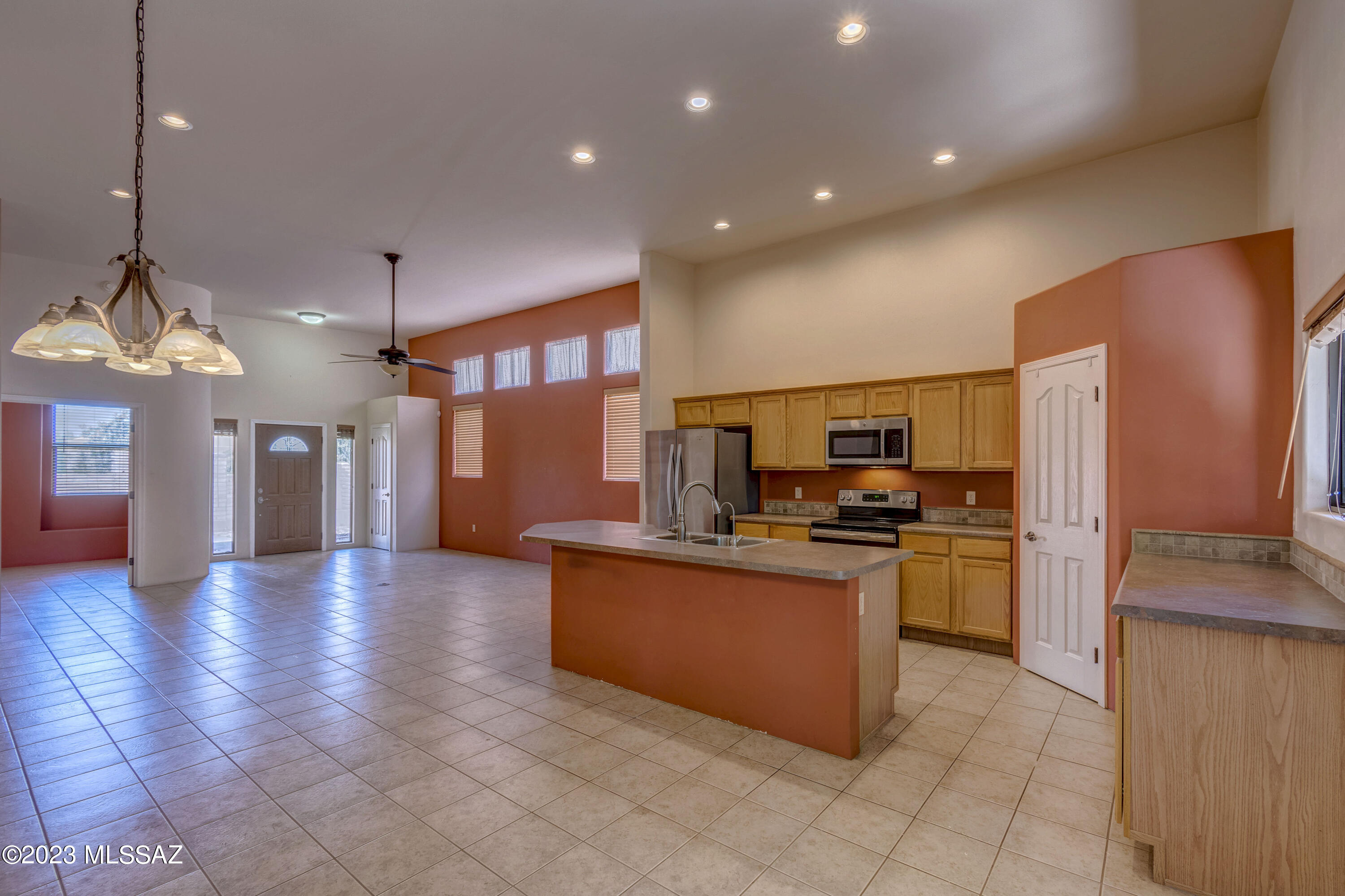 223 South Fresno Spring Way Tucson, AZ 85748 - Photo 11 of 27