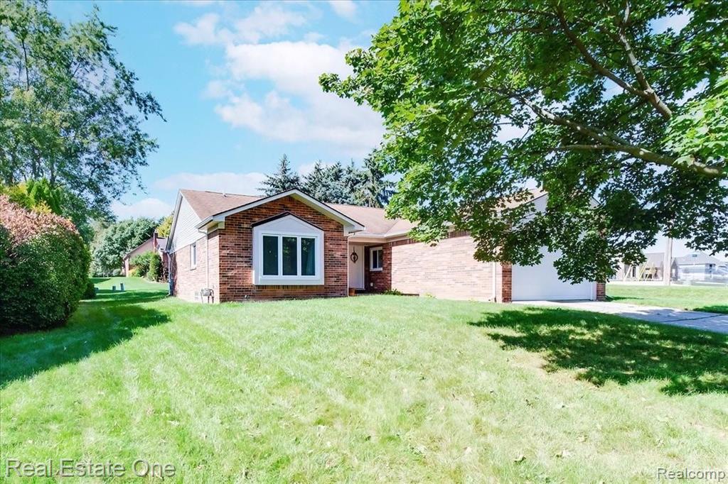 2010 Highsplint Drive Rochester Hills, MI 48307 - Photo 3 of 36