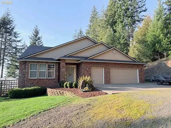 a view of a house with backyard and a tree