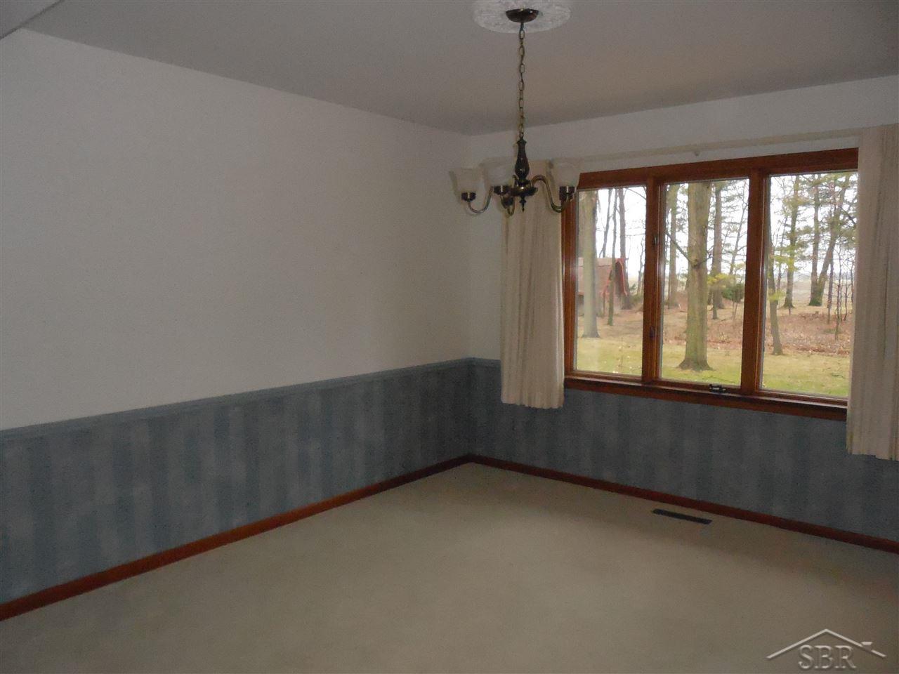 1574 South Beyer Road Saginaw, MI 48601 - Photo 7 of 33 31266670-6.JPG